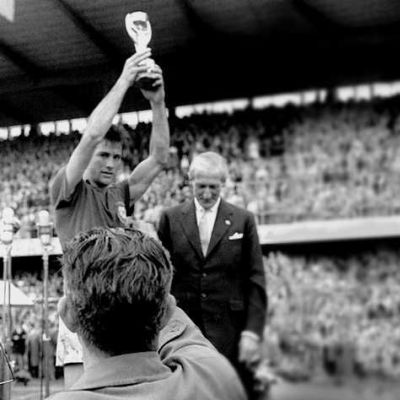 Bellini levanta a Ta�a Jules Rimet