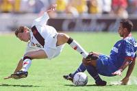 Disputa acirrada de Juninho Paulista e Ad�ozinho